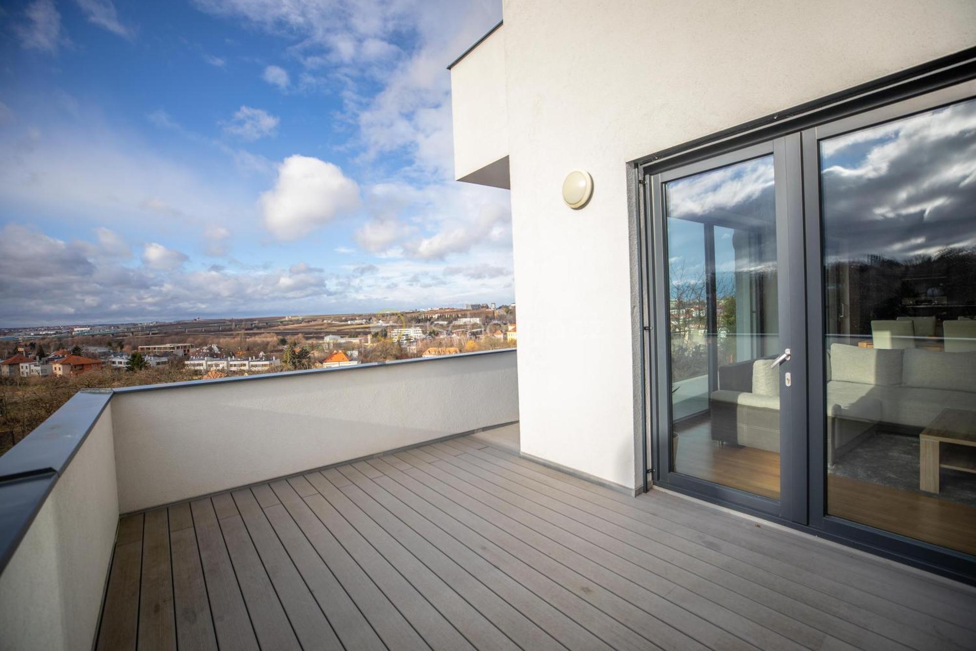 Airport Luxury Apartment & Spa Praga Esterno foto
