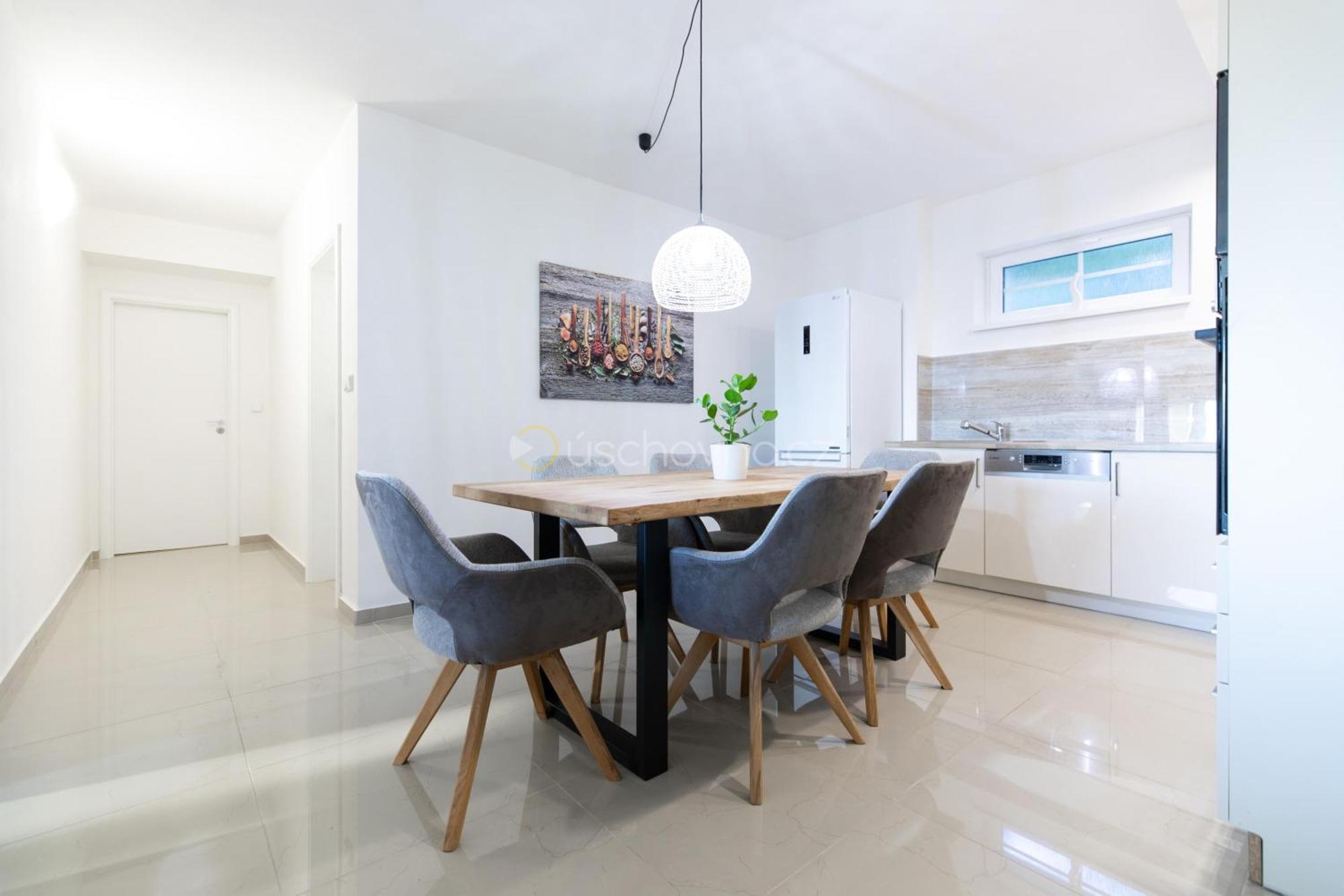Airport Luxury Apartment & Spa Praga Esterno foto