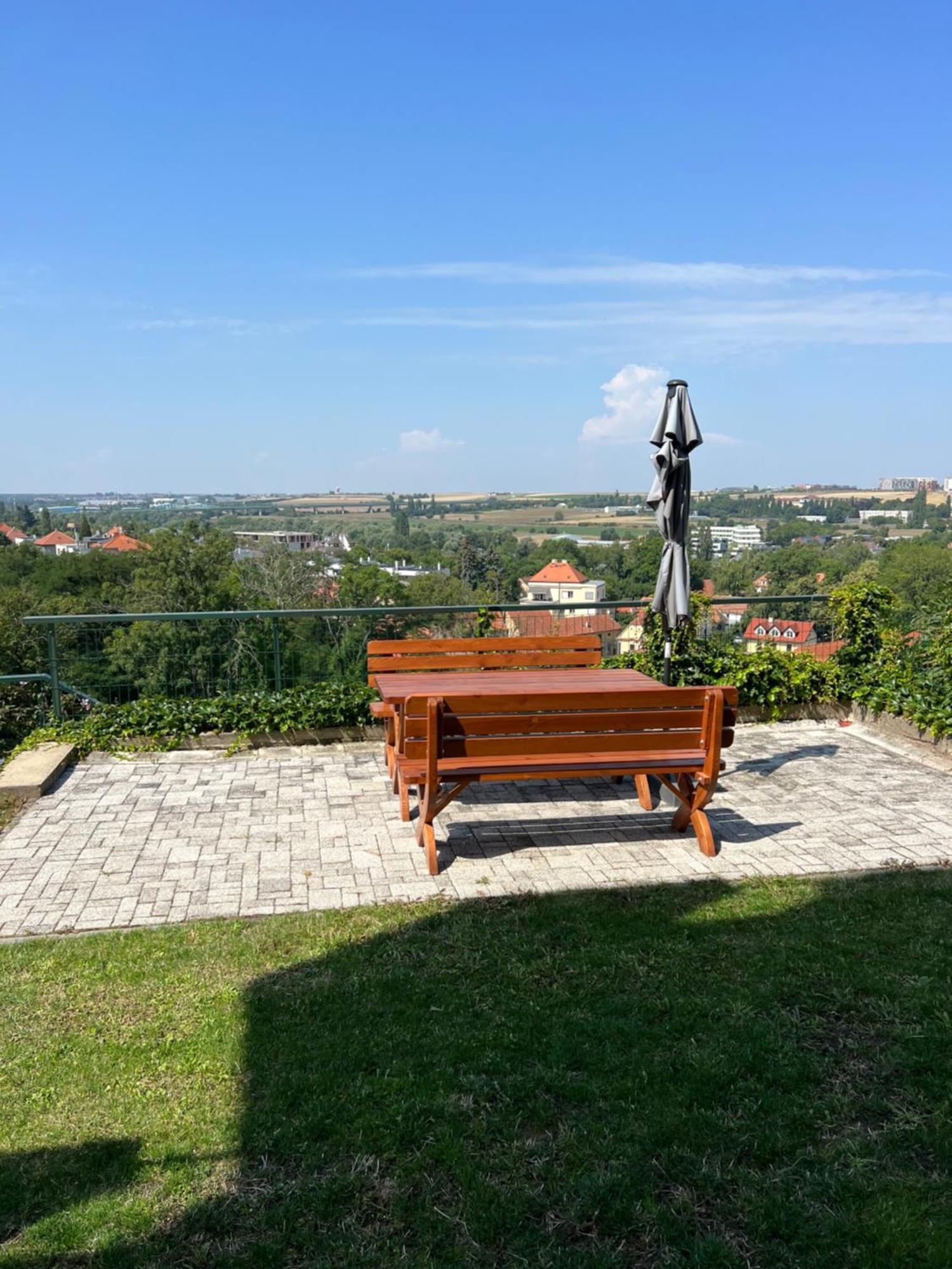 Airport Luxury Apartment & Spa Praga Esterno foto