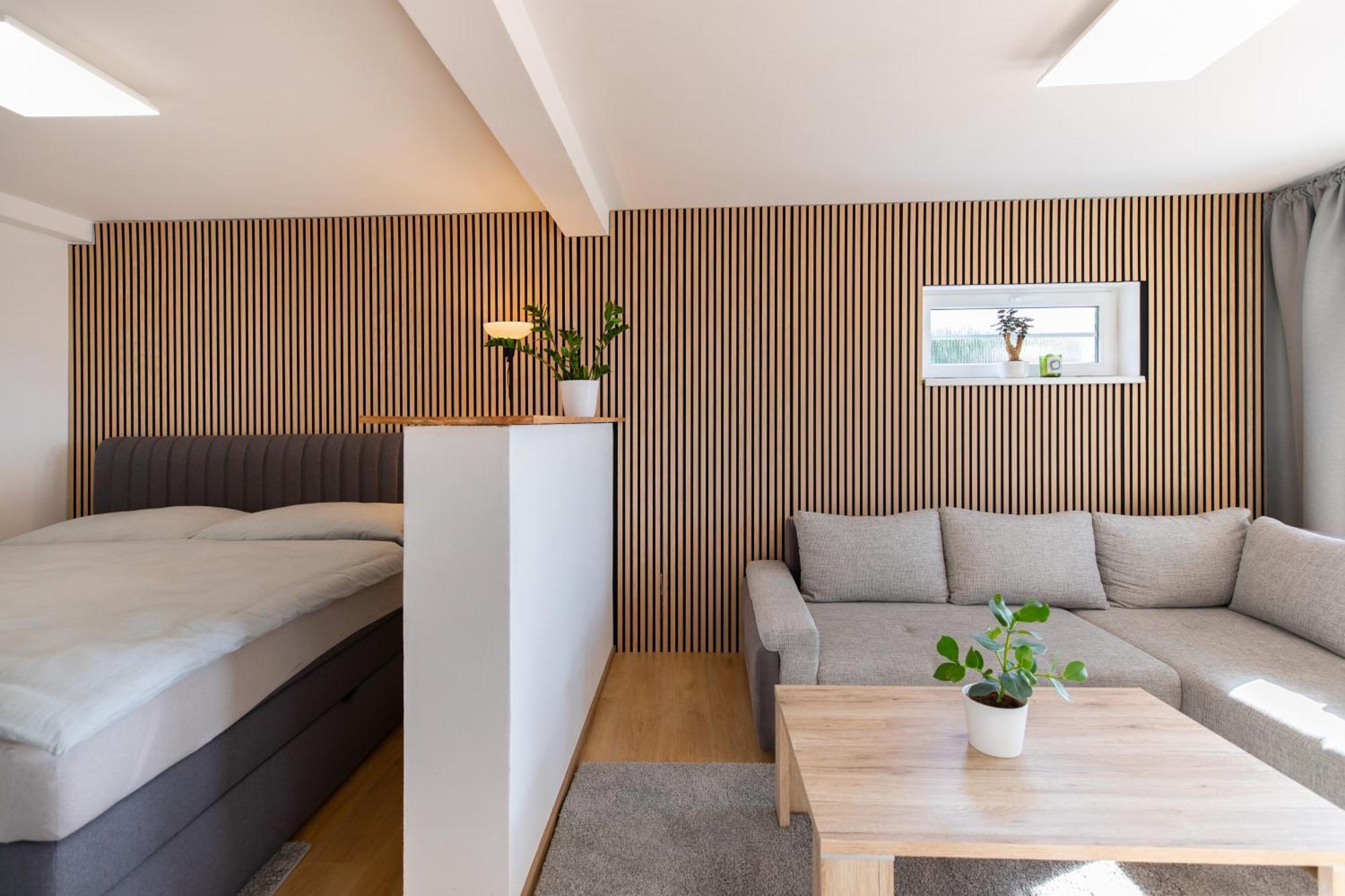 Airport Luxury Apartment & Spa Praga Esterno foto