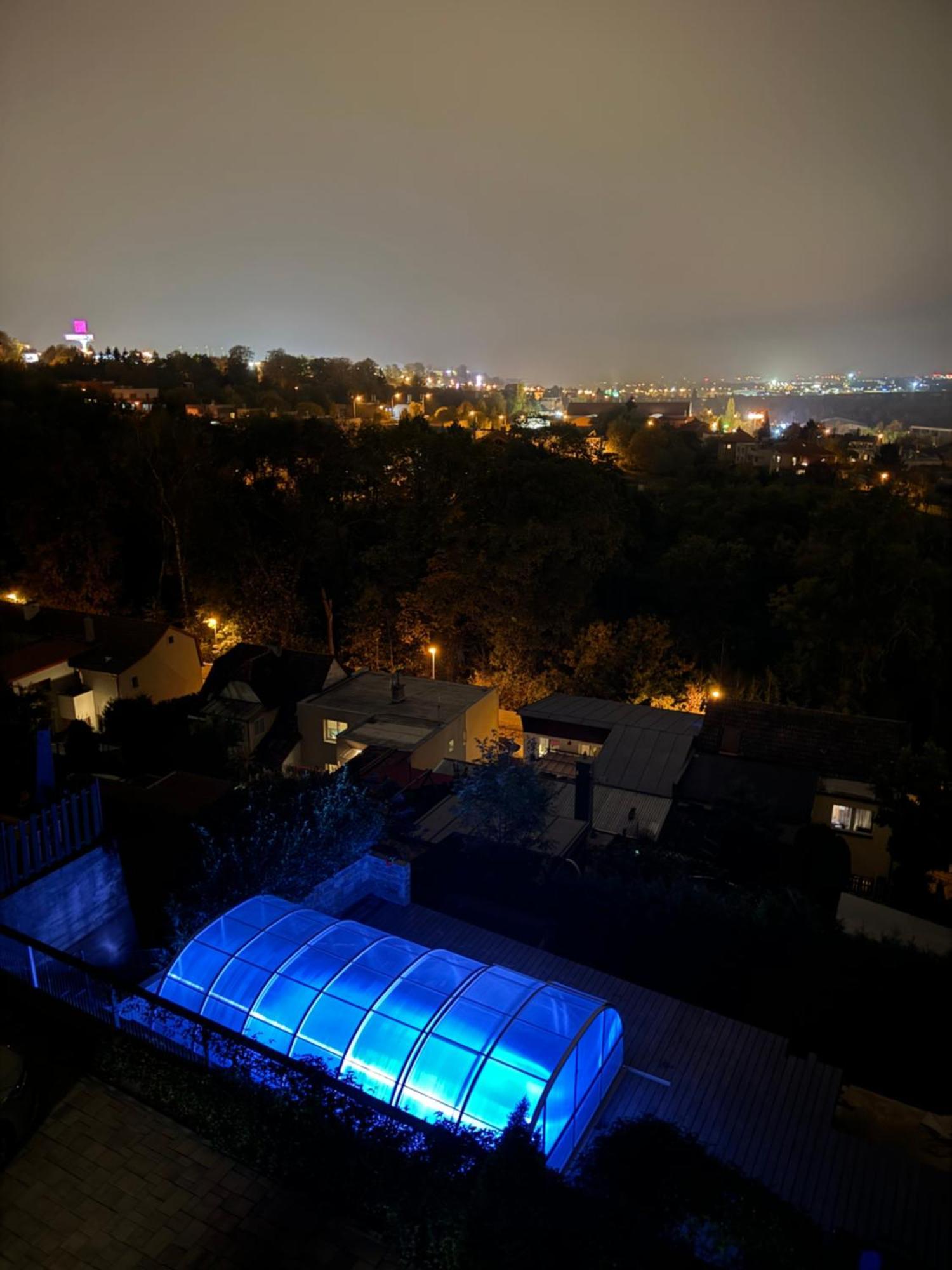 Airport Luxury Apartment & Spa Praga Esterno foto
