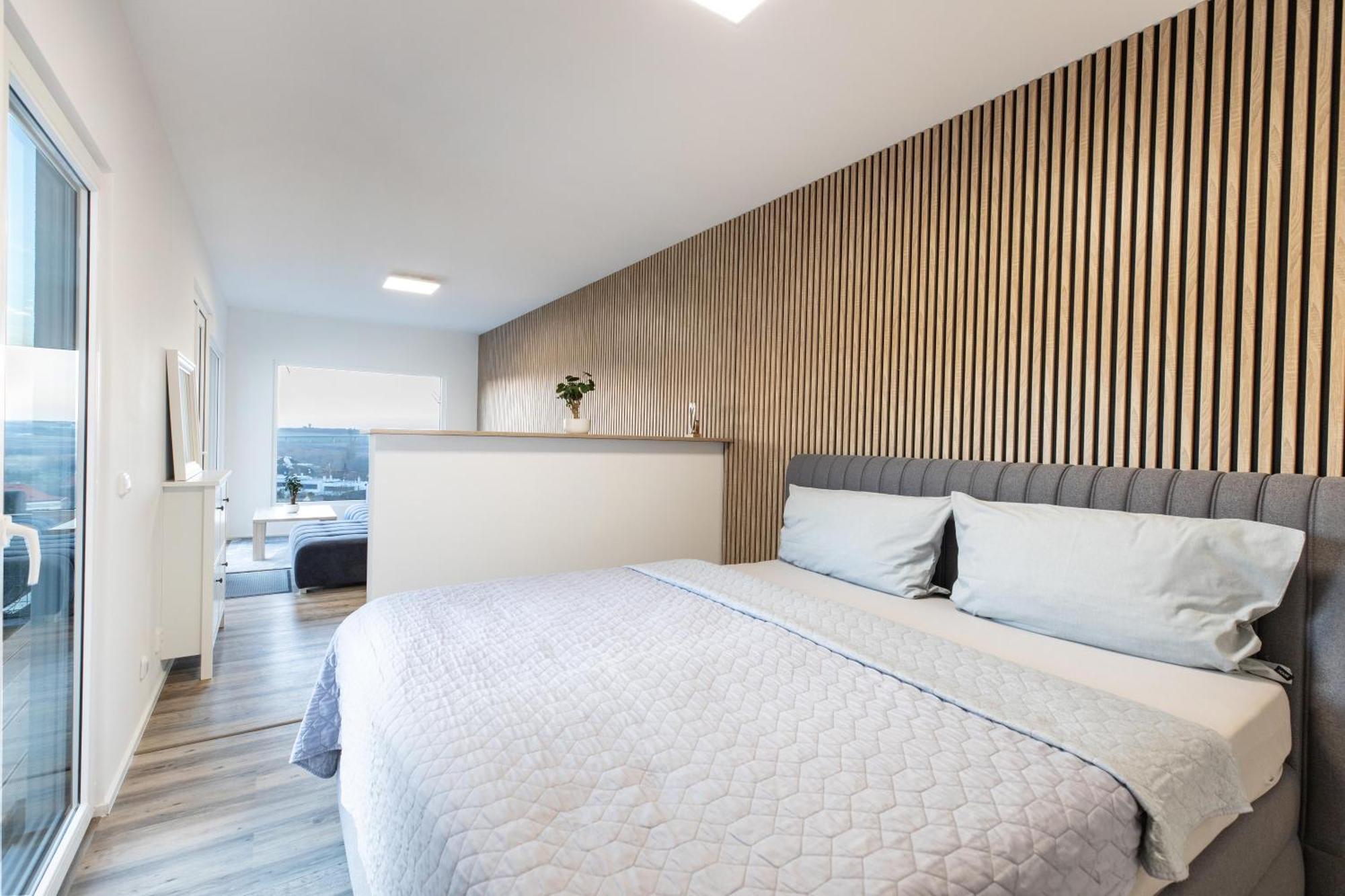Airport Luxury Apartment & Spa Praga Esterno foto