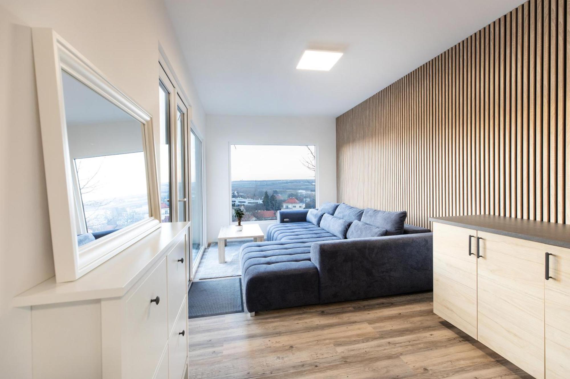 Airport Luxury Apartment & Spa Praga Esterno foto