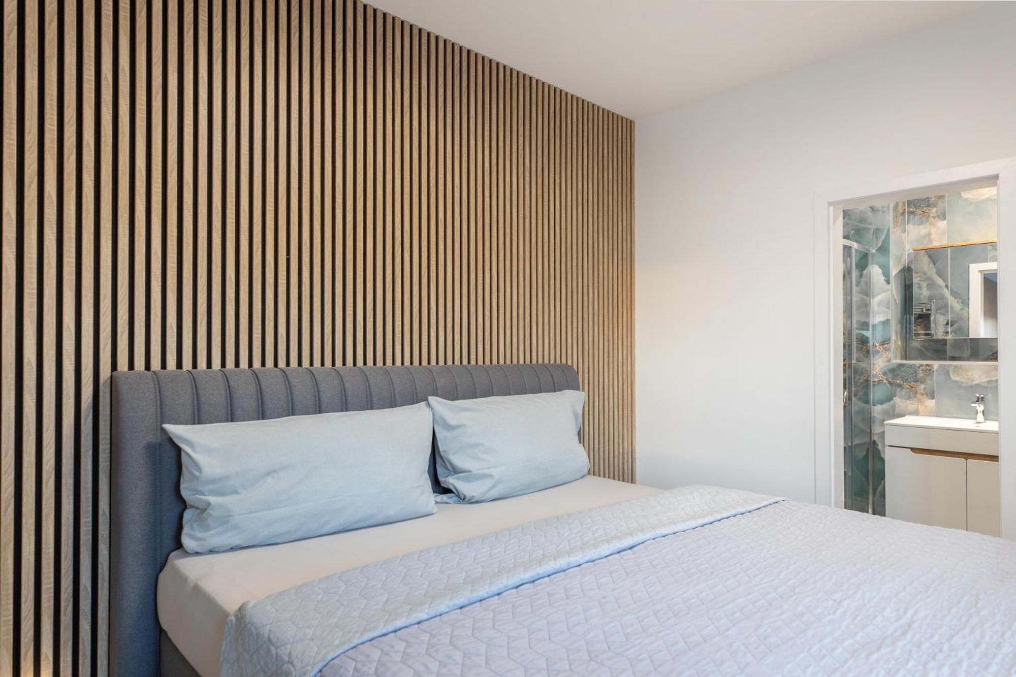 Airport Luxury Apartment & Spa Praga Esterno foto